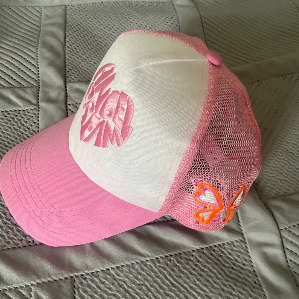 Snap back trucker hat